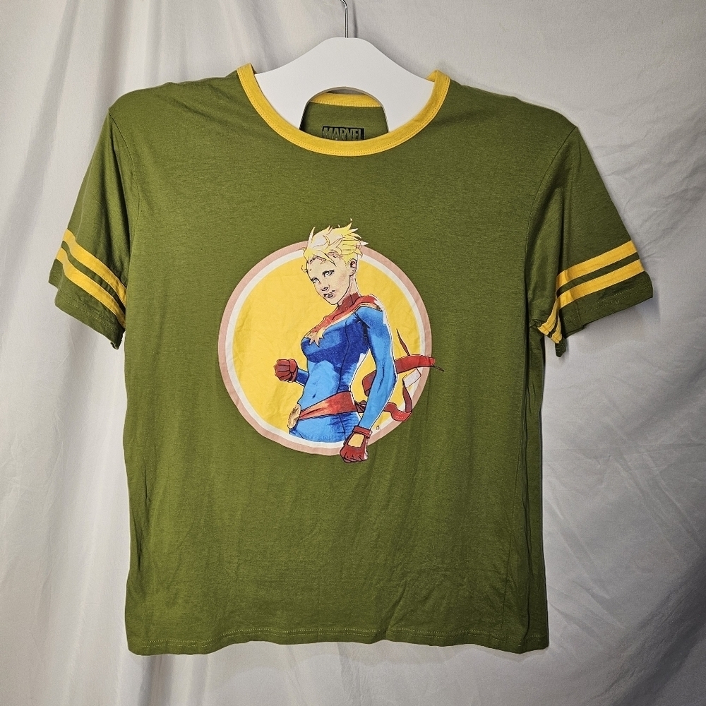 Loot Crate Captain Marvel T-Shirt size XL Green art by Bengal Amari